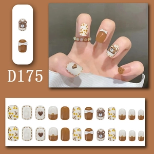 Details von 24 kurzen runden Kunstnägeln mit Bären- und Schleifen-Designs