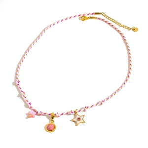 Collana artigianale in corda intrecciata con pietre rosa e ciondoli a stella in acciaio