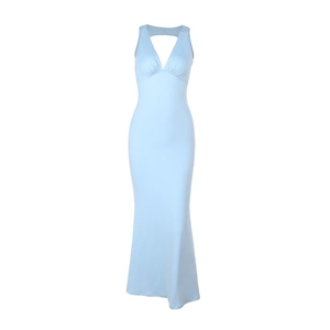 Elegante abito lungo azzurro con scollo a V, schiena scoperta e vestibilità slim