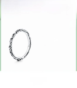 Detail of 0.18cm vintage S925 sterling silver ring with oxidized vine patterns