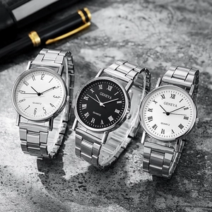 Tres relojes de cuarzo de negocios con correas de acero y varios estilos de esfera