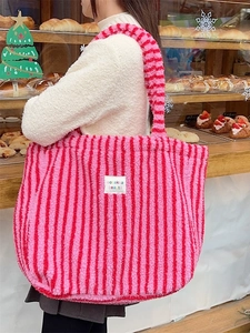 Grand sac cabas en peluche à rayures roses et rouges en fausse fourrure douce et épaisse