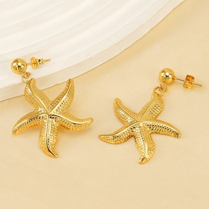 Retro golden starfish drop earrings with textured surface for women beach style