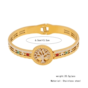 Dettaglio del bracciale albero della vita con misure 6,5x5,5cm e peso di 20,5g