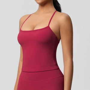 Set sportivo da donna con canotta e leggings rosso scuro per fitness e allenamento