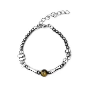 Bracciale a sfere d'argento con occhio di tigre naturale e chiusura a moschettone