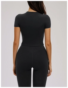Detail of dark grey tight yoga set featuring high-waisted leggings and short sleeve top