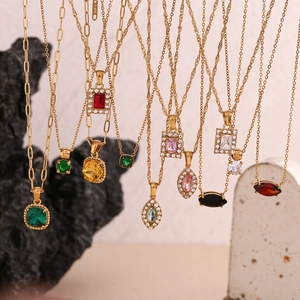 18K vergoldete Edelstahlhalsketten mit bunten Zirkonia und geometrischen Anhängern