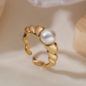 Luxury 18K gold plated irregular geometric ring featuring a large pearl and twisted band