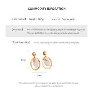 Tableau de dimensions détaillé montrant 4,5 cm pour boucles d'oreilles ovales en résine