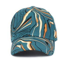 Détail de l'imprimé marbré artistique fluide sur la casquette de baseball à six panneaux