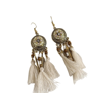 Vintage bohemian flower heart earrings with white tassels and feather charms
