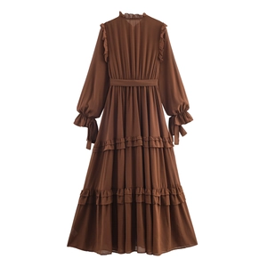 Robe longue marron de style français avec volants et jupe à plusieurs niveaux