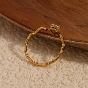 Detail of 18K gold plated snake-style wave ring with a sparkling round solitaire zircon