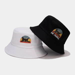 Cappelli alla pescatora in tela bianchi e neri con stampa gatto per protezione solare