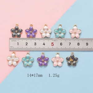 Detailed view of alloy sakura flower pendants with size ruler and weight specs
