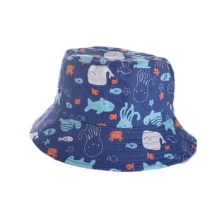 Dettaglio cappello pescatore bimbo blu navy con stampe marine e tesa con cuciture