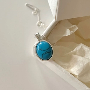 Elegant 925 sterling silver necklace with oval turquoise pendant on a white gift box