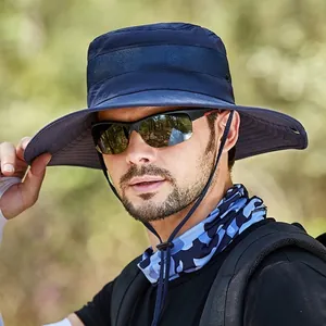 Dunkelblauer Sonnenhut mit breiter Krempe, atmungsaktivem Mesh und verstellbarem Windband