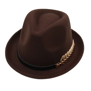 Chapeau fedora classique en laine marron foncé avec ruban noir et détail doré