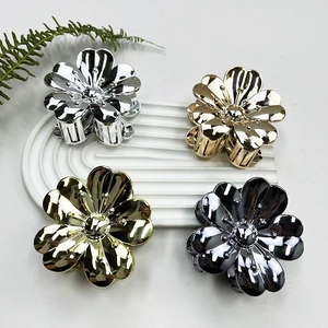 Pinces à cheveux fleurs élégantes en quatre couleurs métalliques pour chignons