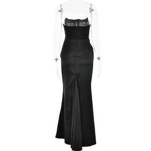 Détail du dos d'une robe sirène en satin noir avec fermeture éclair invisible et fente