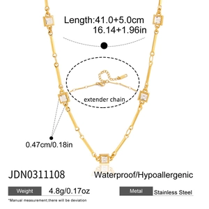Collier en acier inoxydable doré avec maillons en cristal carré et chaînette