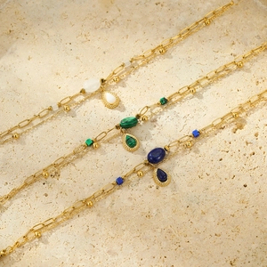 Bracelets multicouches en acier inoxydable avec pendentifs en pierre naturelle dorée