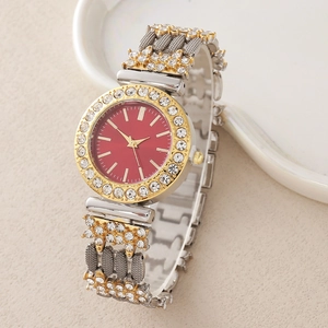 Montre à quartz luxe pour femme avec cadran rouge, lunette diamantée et bracelet strass bicolore