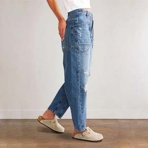 Vintage blauwe damesjeans met scheuren, losse rechte pasvorm en banaanvormig model