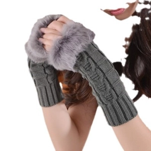 Gray cable knit arm warmers with faux fur trim for women in a warm winter style