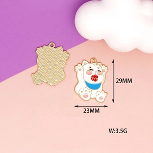 Detail showing the front and back of a 29mm lucky cat enamel alloy charm pendant