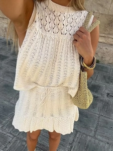 Set in maglia due pezzi da donna con top senza maniche traforato e minigonna a vita alta