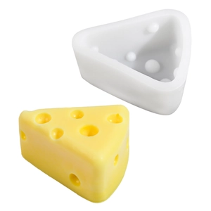Dettaglio dello stampo in silicone a forma di formaggio con texture porosa realistica