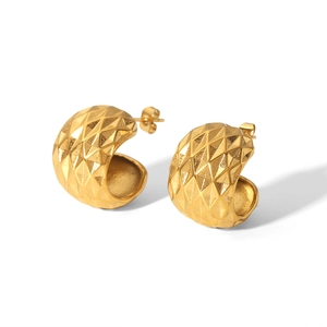 Boucles d'oreilles créoles en C avec motif losange et plaquage or 18K en acier inoxydable