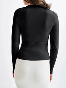 Pull en maille noir pour femme avec manches longues et taille côtelée pour une coupe ajustée