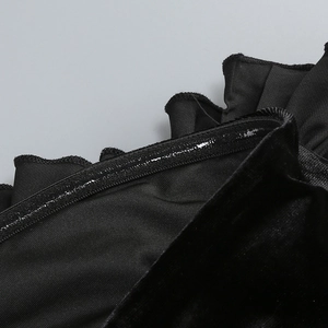 Détail macro de la bande en silicone antidérapante et de la maille sur le haut noir