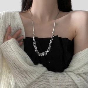 Silver fringe wheat ear necklace with tassel sequins on a stylish snake bone chain