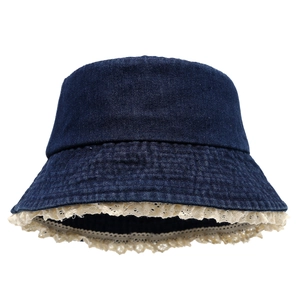 Chapeau bob en jean bleu foncé avec bordure en dentelle pour un style rétro