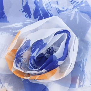 Elegantes Organza-Kleid mit blauem Pinselstrich-Druck und 3D-Blumendekor