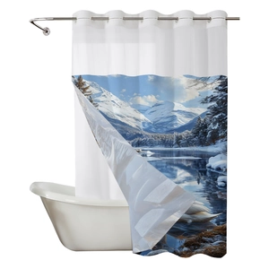 Détail du rideau de douche imperméable avec imprimé cygne et anneaux métalliques