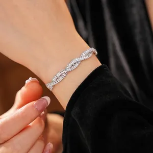 Silver twisted rope bracelet with rectangular zircon inlay for an elegant wrist look