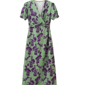 Vestido midi floral con cuello en V, mangas abullonadas y cintura cruzada en verde y morado