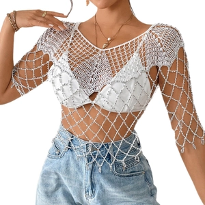 Haut de plage blanc en maille crochetée avec strass scintillants et col en V