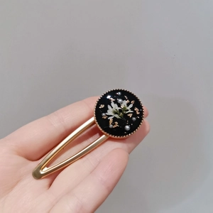 Handmade Vintage Gold Foil Dried Flower Hair Clip Elegant Resin Epoxy Side Clip With Faux Artificial Pearl Fashion Headwear For Women