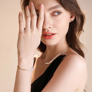 Bracelet élégant en argent S925 avec perles baroques et chaîne trombone dorée femme
