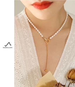 Detail of freshwater pearl necklace with stainless steel waist pendant and T-bar clasp