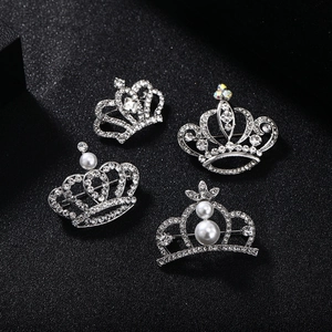 Elegant Crown Brooch Pin For Women Alloy Rhinestone Artificial Pearl Luxury Suit Accessory Vintage Style Decorative Fashion Jewelry