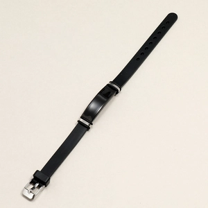 Bracciale da uomo in silicone nero con piastra in metallo argento e fibbia regolabile