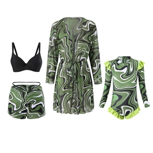 Flachbild des 4-teiligen Familien-Badeanzug-Sets mit Bikini und grünem Strandoutfit